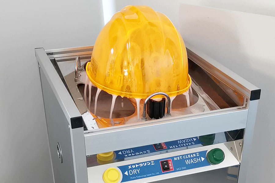 ヘルメット内部の汗・ニオイ・汚れを「45秒」で洗浄し「30秒」で脱水している画像